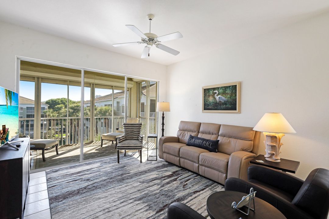 7606 Pebble Creek Cir #304, Naples, FL 34108