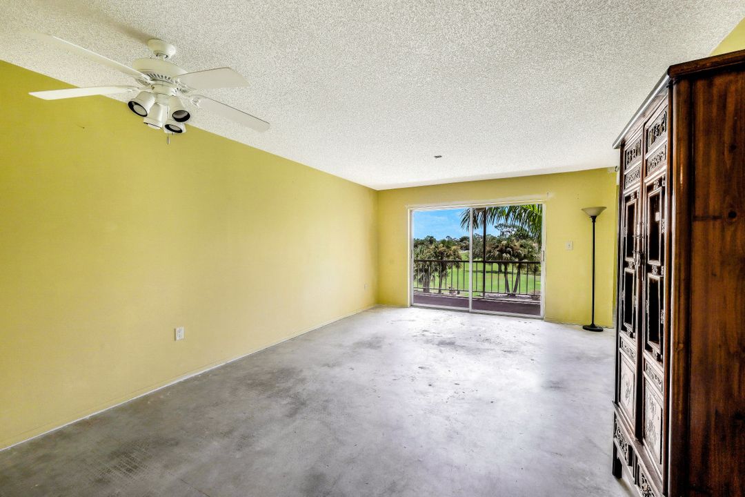 225 Turtle Lake Ct #304, Naples, FL 34105