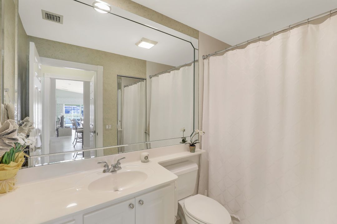 8113 Xenia Ln, Naples, FL 34114