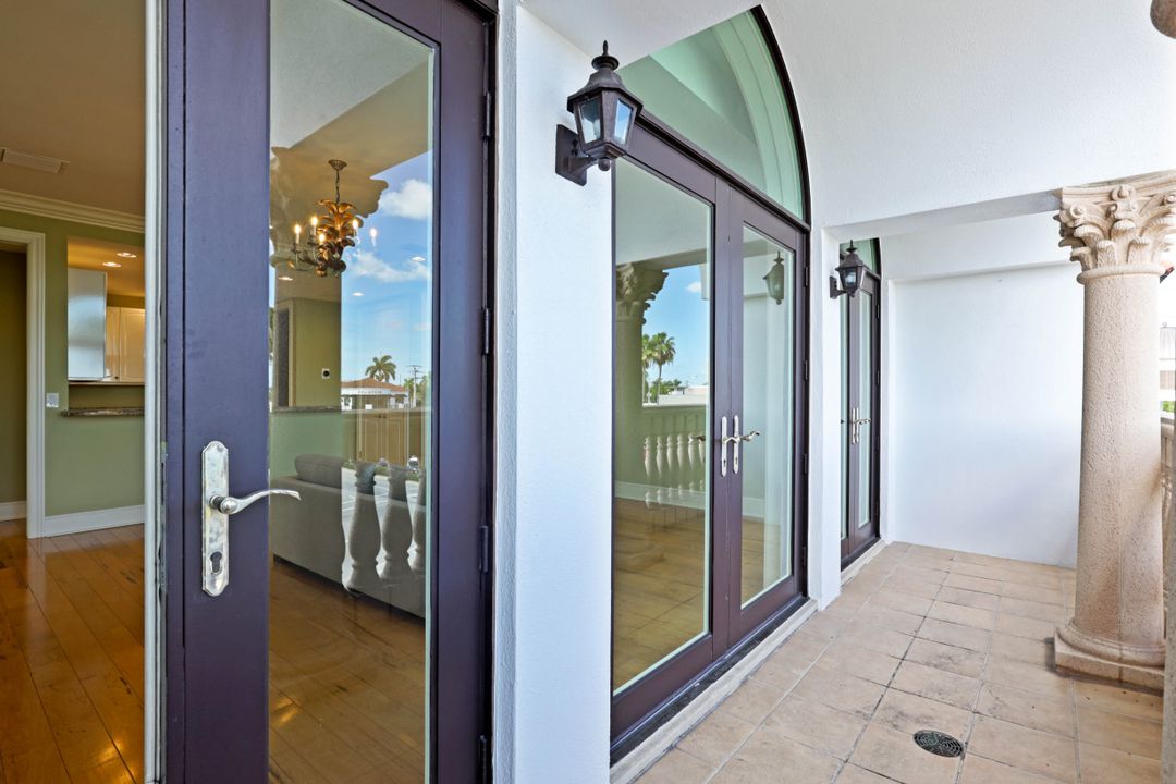 900 5th Ave S #301, Naples, FL 34102