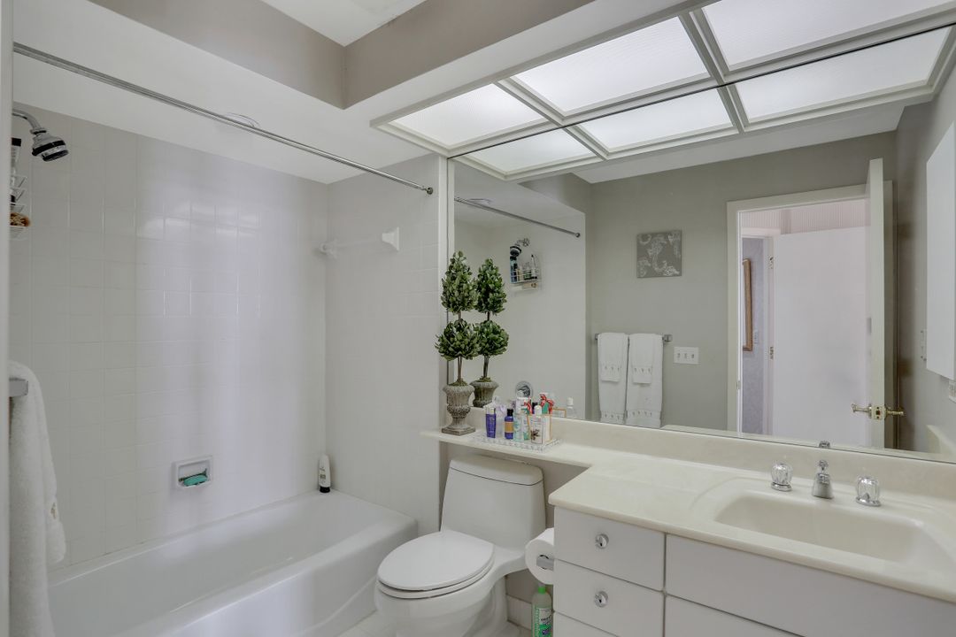 4951 Gulf Shore Blvd #302, Naples, FL 34103