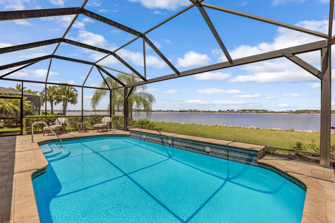 9075 Graphite Cir, Naples, FL 34120