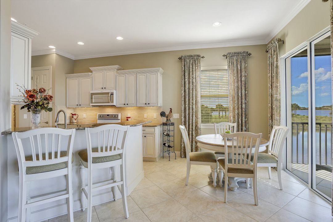 9060 Siesta Bay Dr #201, Naples, FL 34120
