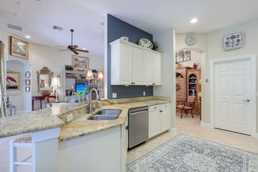 16156 Parque Ln, Naples, FL 34110