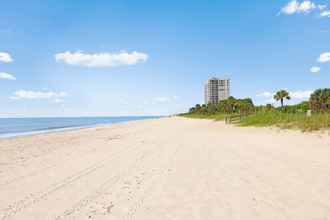 40 Seagate Dr #1101, Naples, FL 34103