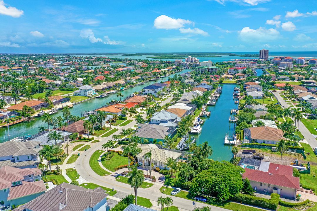 690 Pelican Ct, Marco Island, FL 34145