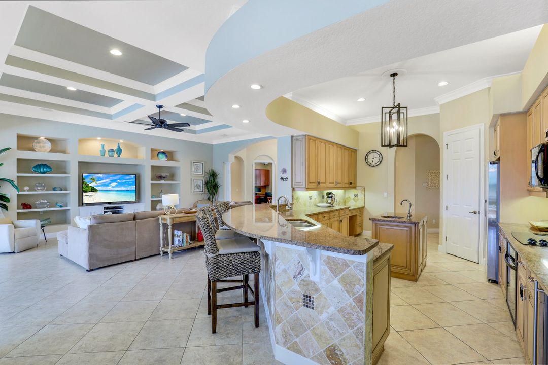 8733 Hideaway Harbor Ct, Naples, FL 34120