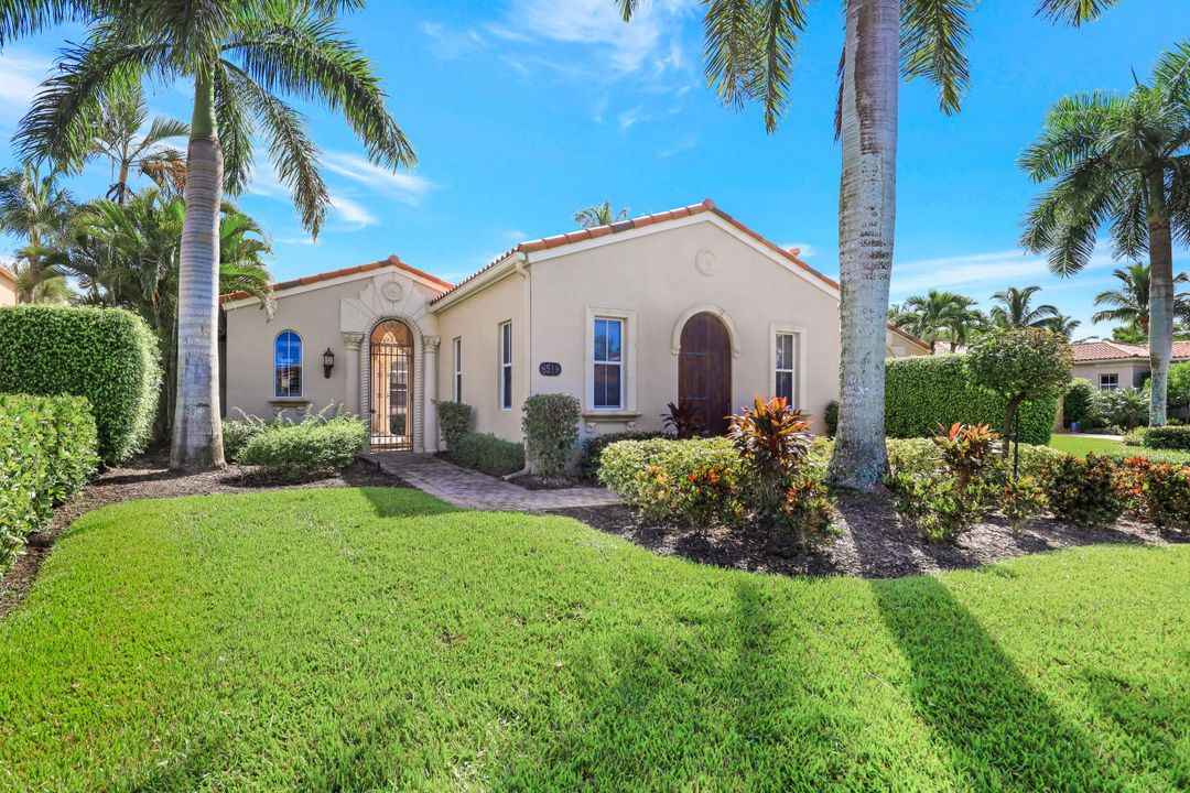 8516 Bellagio Dr, Naples, FL 34114