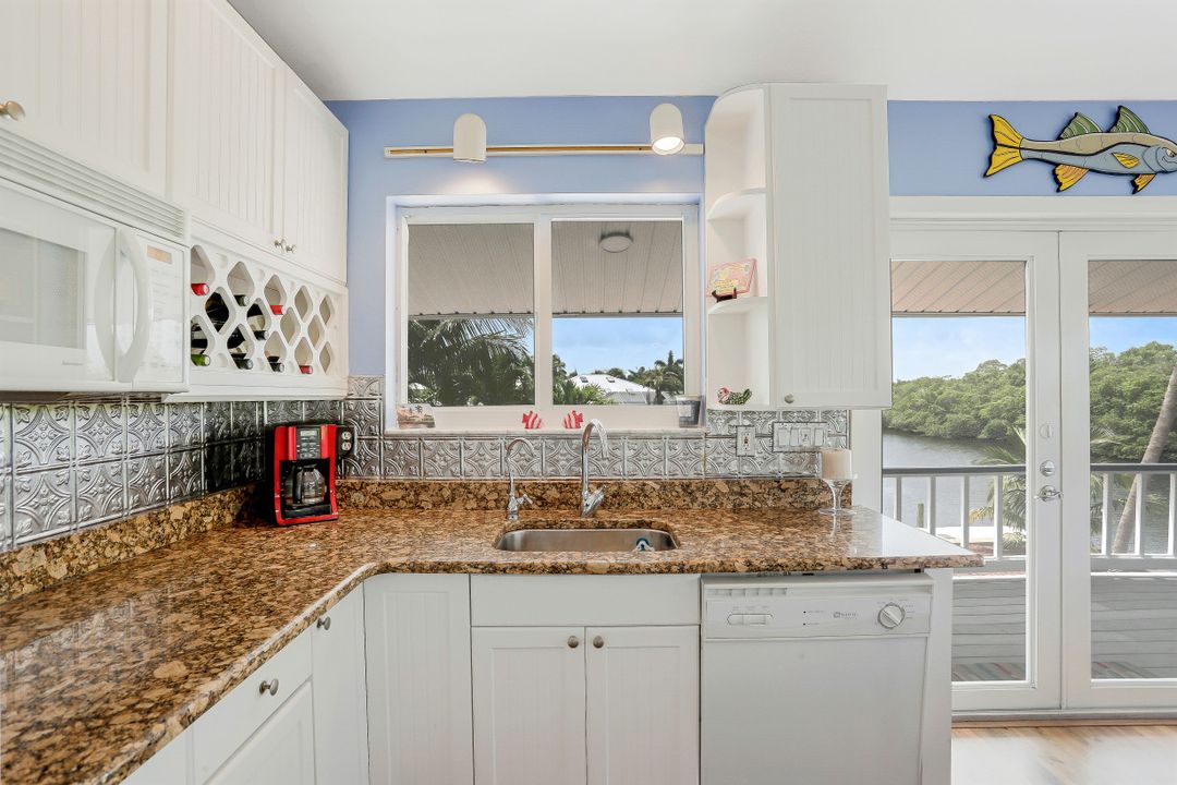 2825 Tern Ct, Saint James City, FL 33956