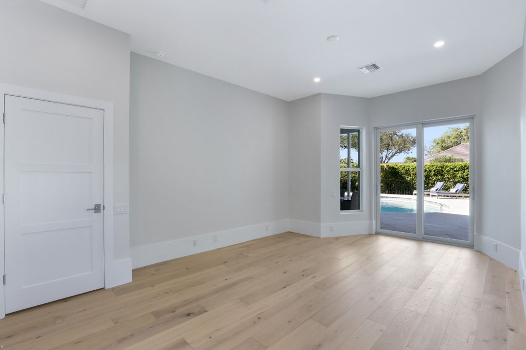 7525 Cordoba Cir, Naples, FL 34109