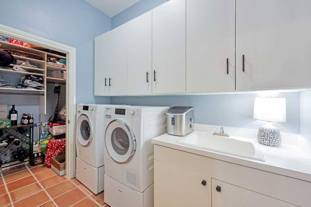 743 Bentwater Cir #203, Naples, FL 34108