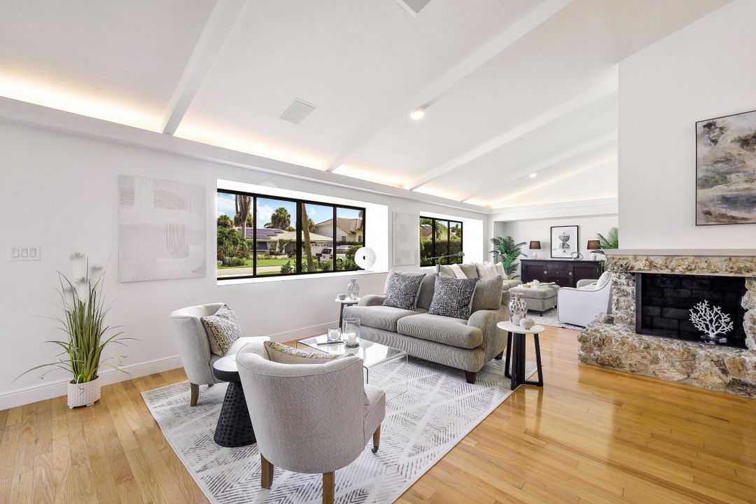 438 Lagoon Ave, Naples, FL 34108