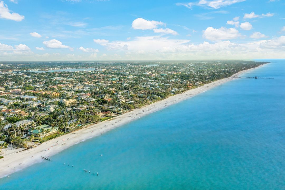 140 2nd Ave S, Naples, FL 34102