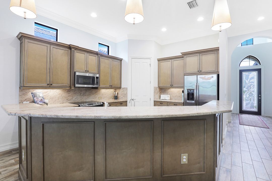 7327 Lantana Cir, Naples, FL 34119