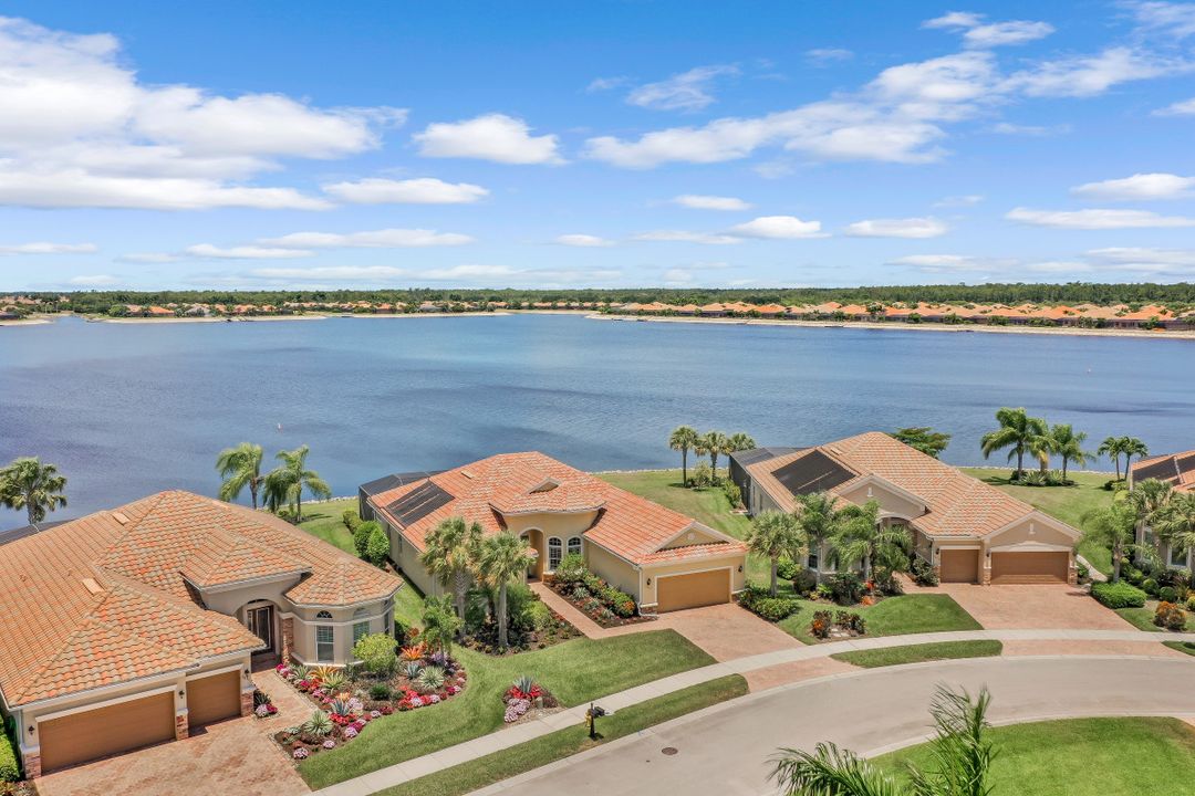 9075 Graphite Cir, Naples, FL 34120