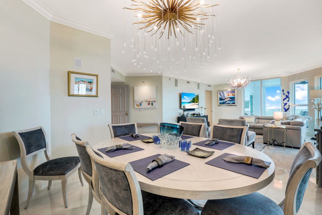 285 Grande Way #1204, Naples, FL 34110