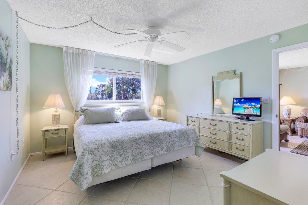 150 Turtle Lake Ct #103, Naples, FL 34105