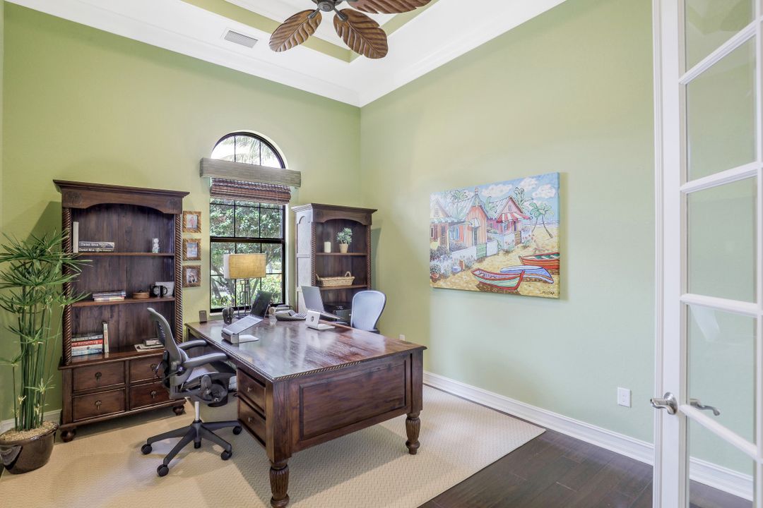 6512 Costa Cir, Naples, FL 34113