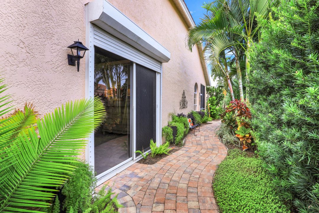 2180 Paget Cir, Naples, FL 34112