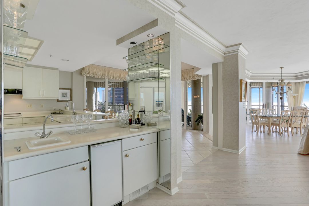 4951 Gulf Shore Blvd #302, Naples, FL 34103