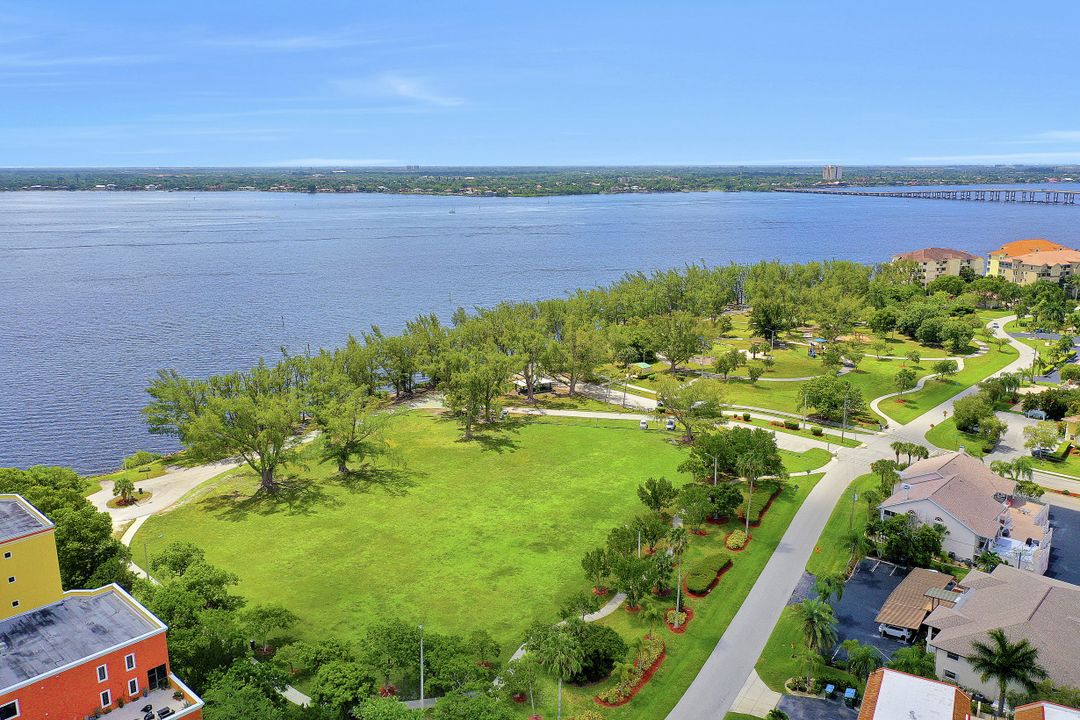 4015 SE 20th Pl, Cape Coral, FL 33904