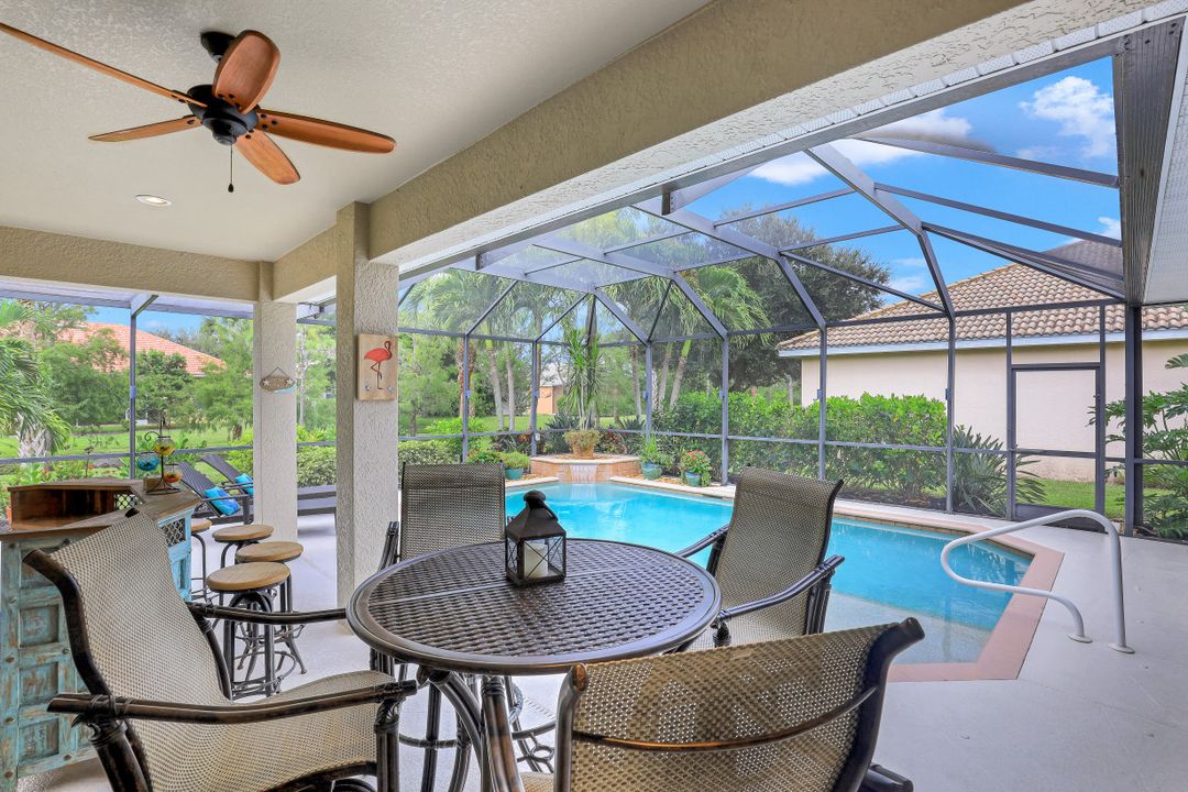 10621 Sir Michaels Pl Dr, Bonita Springs, FL 34135