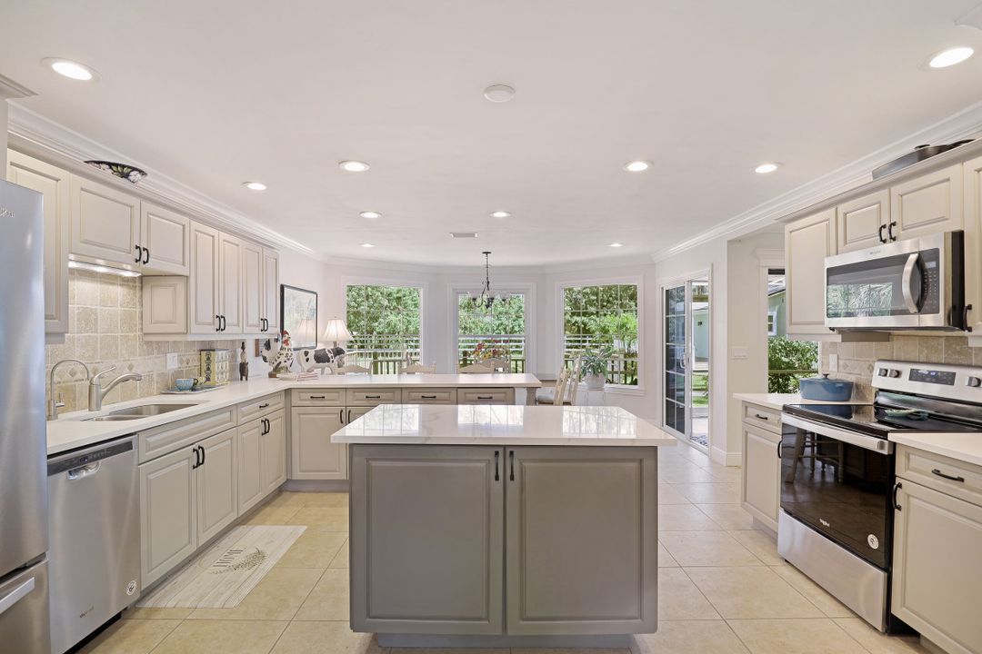 25063 Luci Dr, Bonita Springs, FL 34135