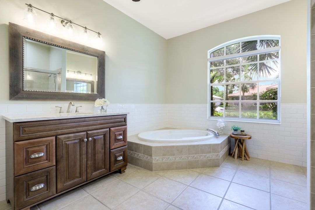 3738 Recreation Ln, Naples, FL 34116