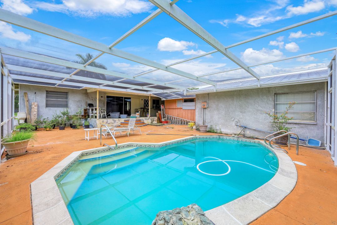 5257 Cypress Ln, Naples, FL 34113