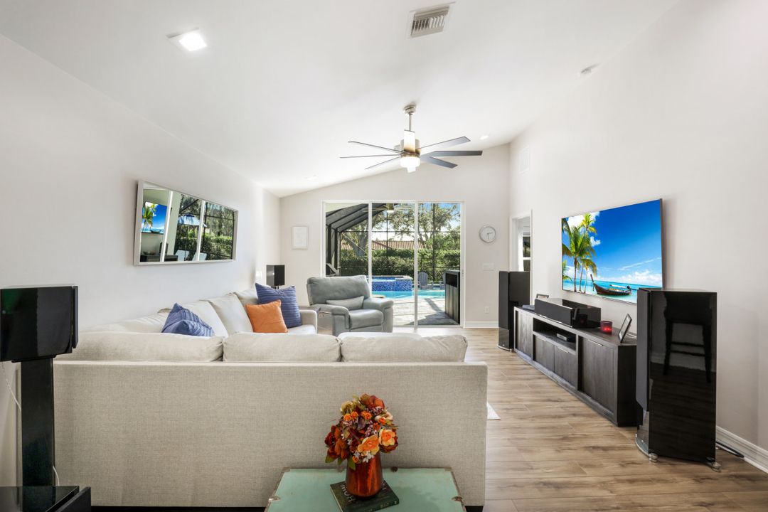 1671 Triangle Palm Terrace, Naples, FL 34119