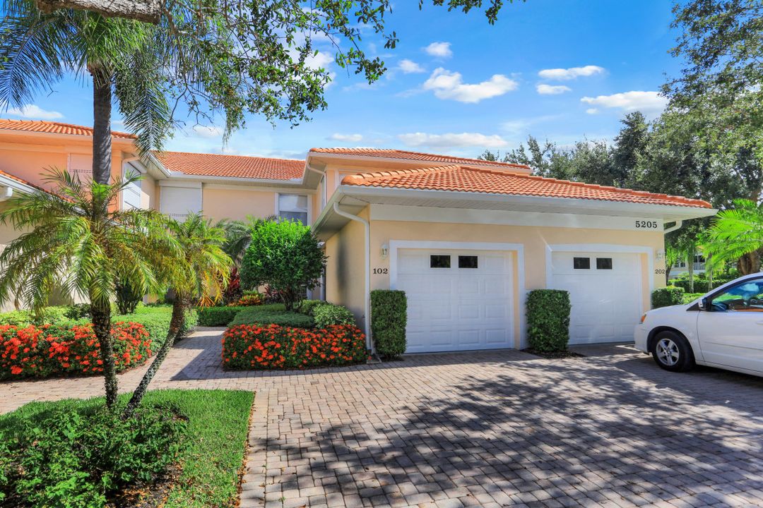 5205 Birmingham Dr #102, Naples, FL 34110
