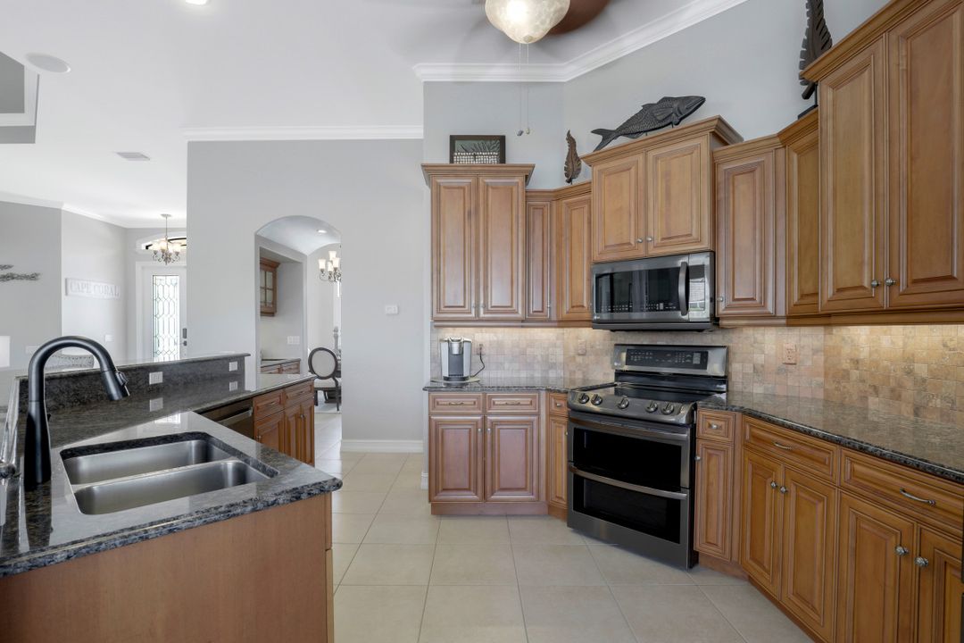 2227 SW 54th Ln, Cape Coral, FL 33914