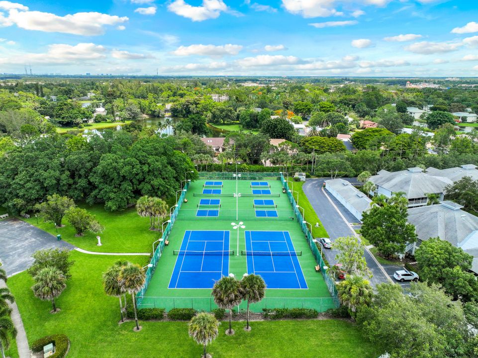 400 Misty Pines Cir #101, Naples, FL 34105