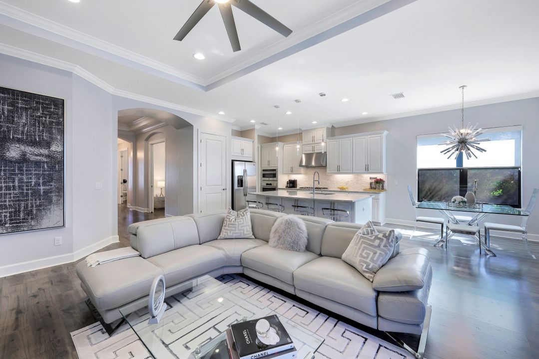 8696 Dilillo Ct, Naples, FL 34119