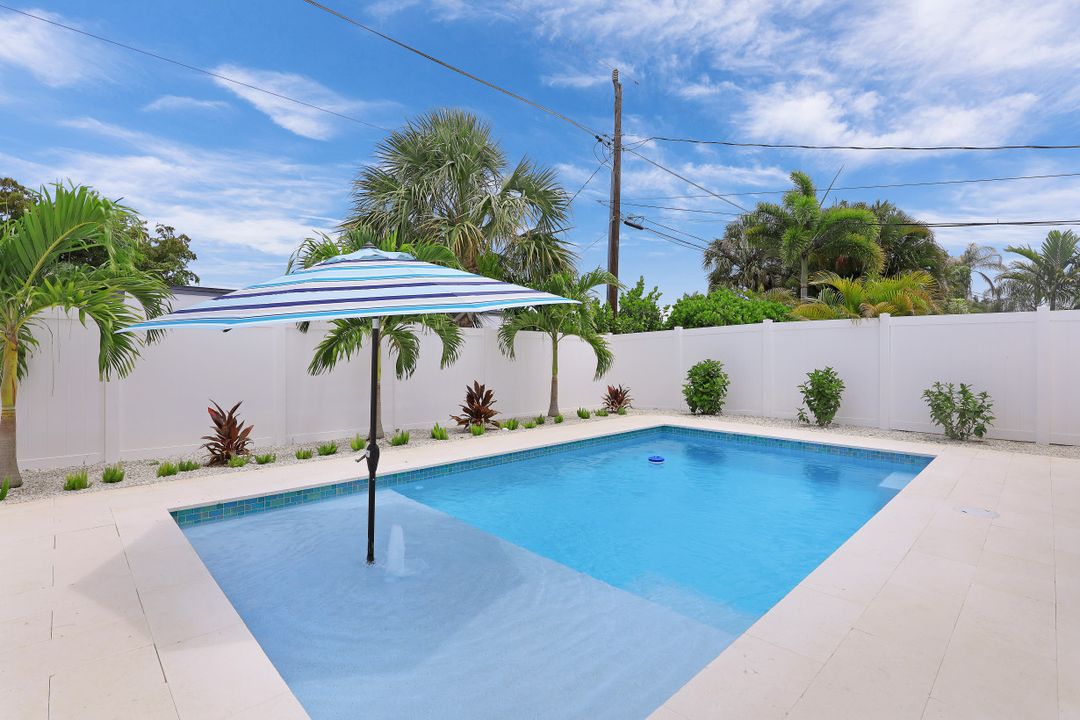 701 93rd Ave N, Naples, FL 34108