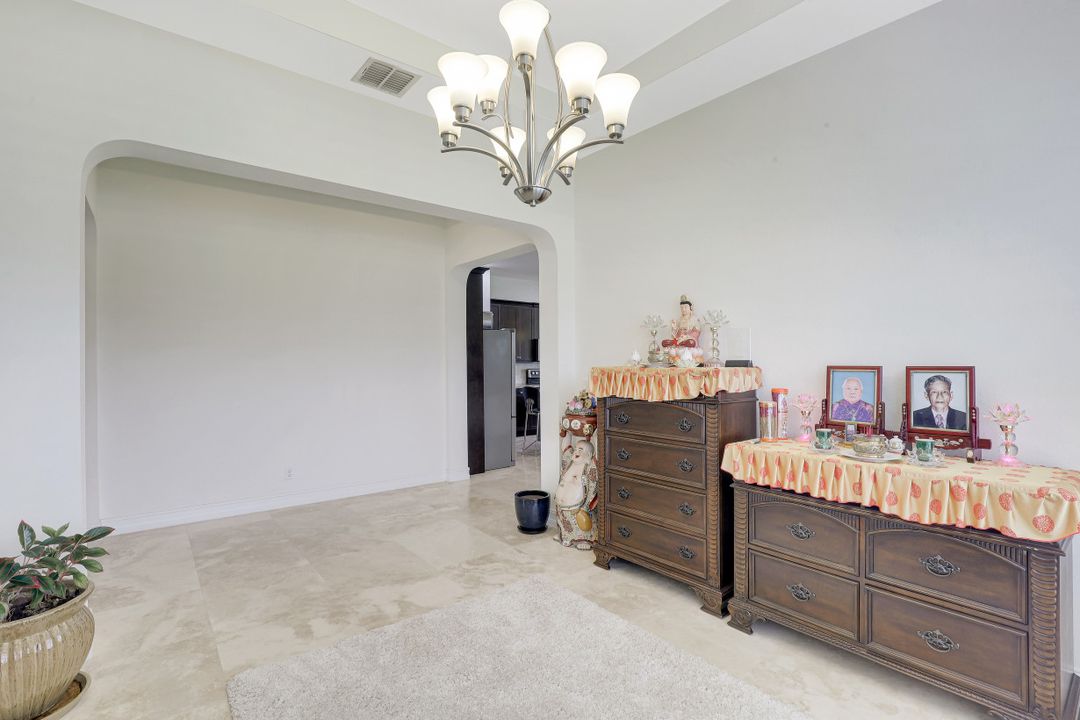 9256 Woodhurst Dr, Naples, FL 34120