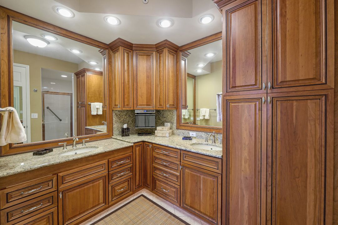 410 Flagship Dr #604, Naples, FL 34108