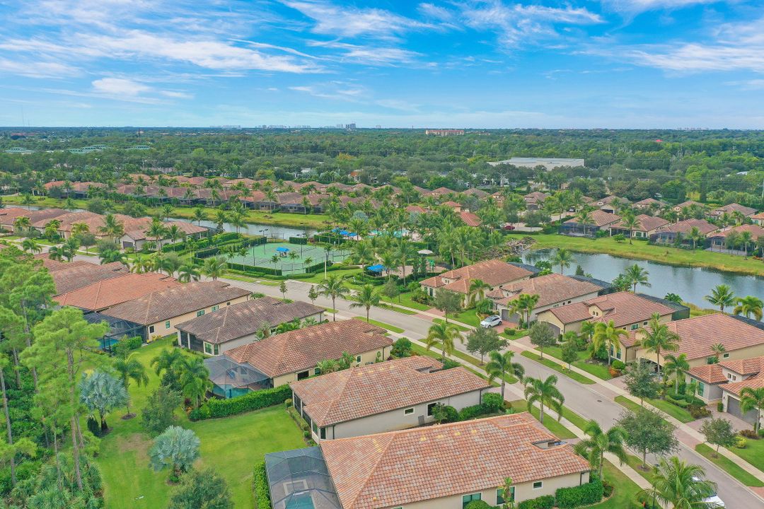 9367 Isla Bella Cir, Bonita Springs, FL 34135