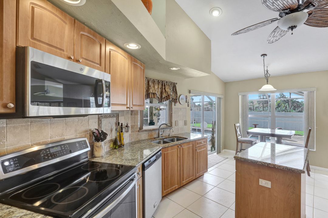 1922 Cape Coral Pkwy W, Cape Coral, FL 33914