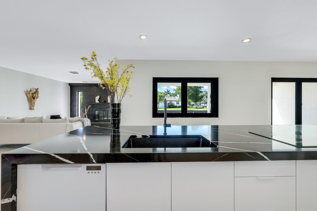 70 Thorncrest Ln, Naples, FL 34113