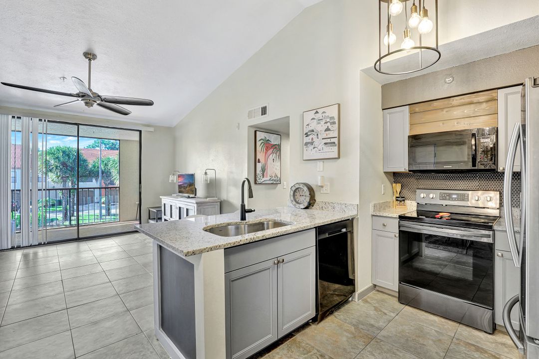 13521 Eagle Ridge Dr #127, Fort Myers, FL 33912