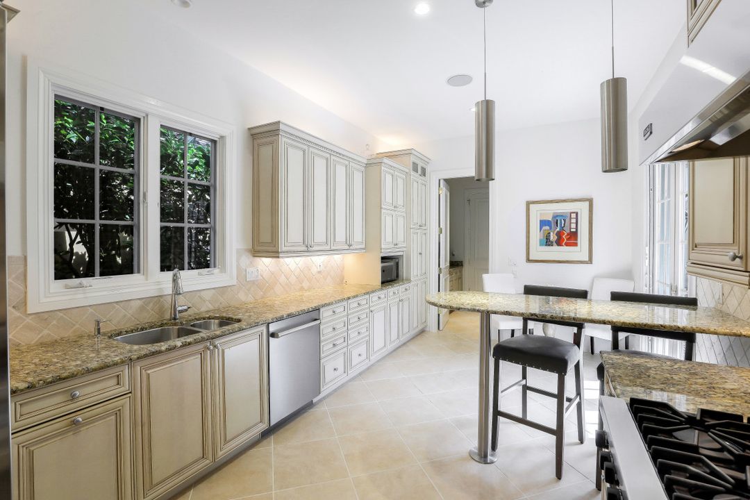15655 Villoresi Way, Naples, FL 34110