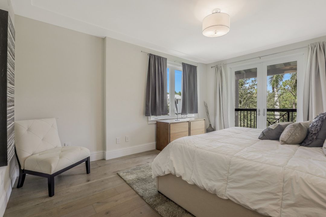 875 9th St S #PH, Naples, FL 34102