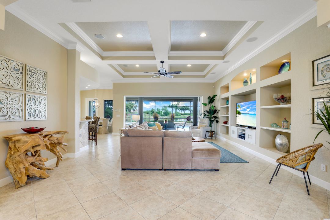 8733 Hideaway Harbor Ct, Naples, FL 34120