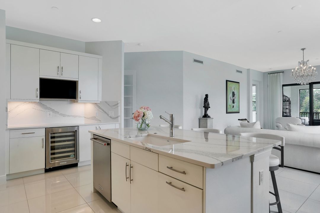 16390 Viansa Way #102, Naples, FL 34110