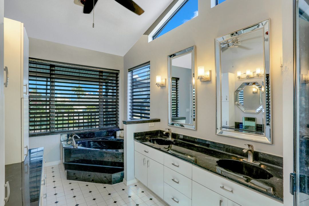 5811 SW 1st Pl, Cape Coral, FL 33914