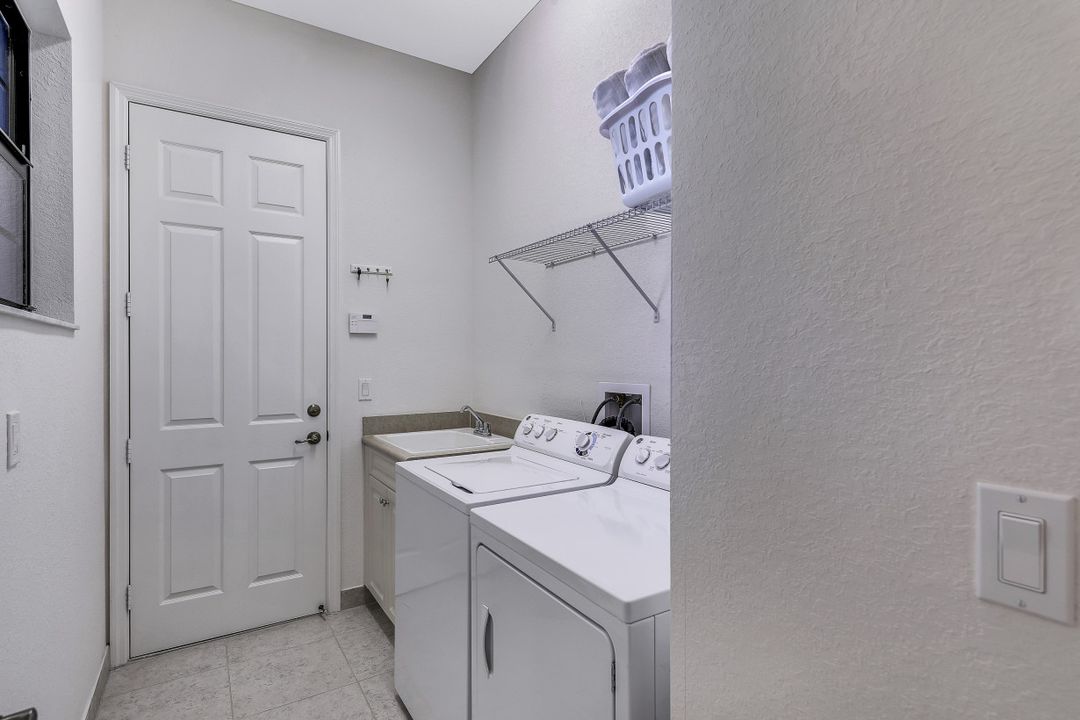 3370 Baltic Dr, Naples, FL 34119