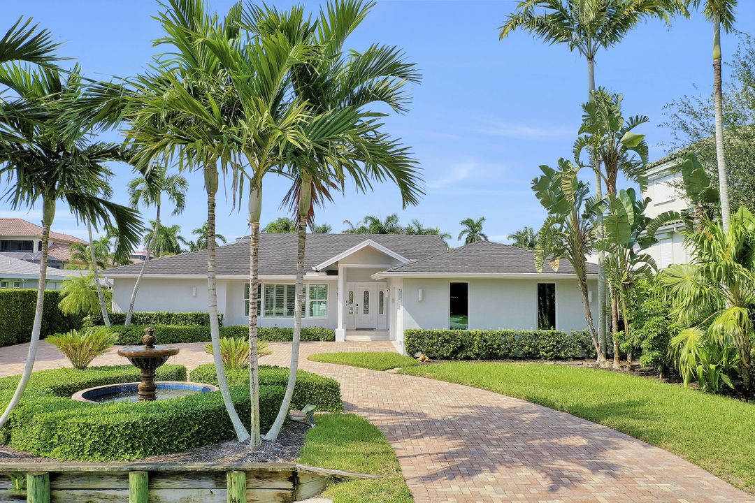 151 Bayview Ave, Naples, FL 34108