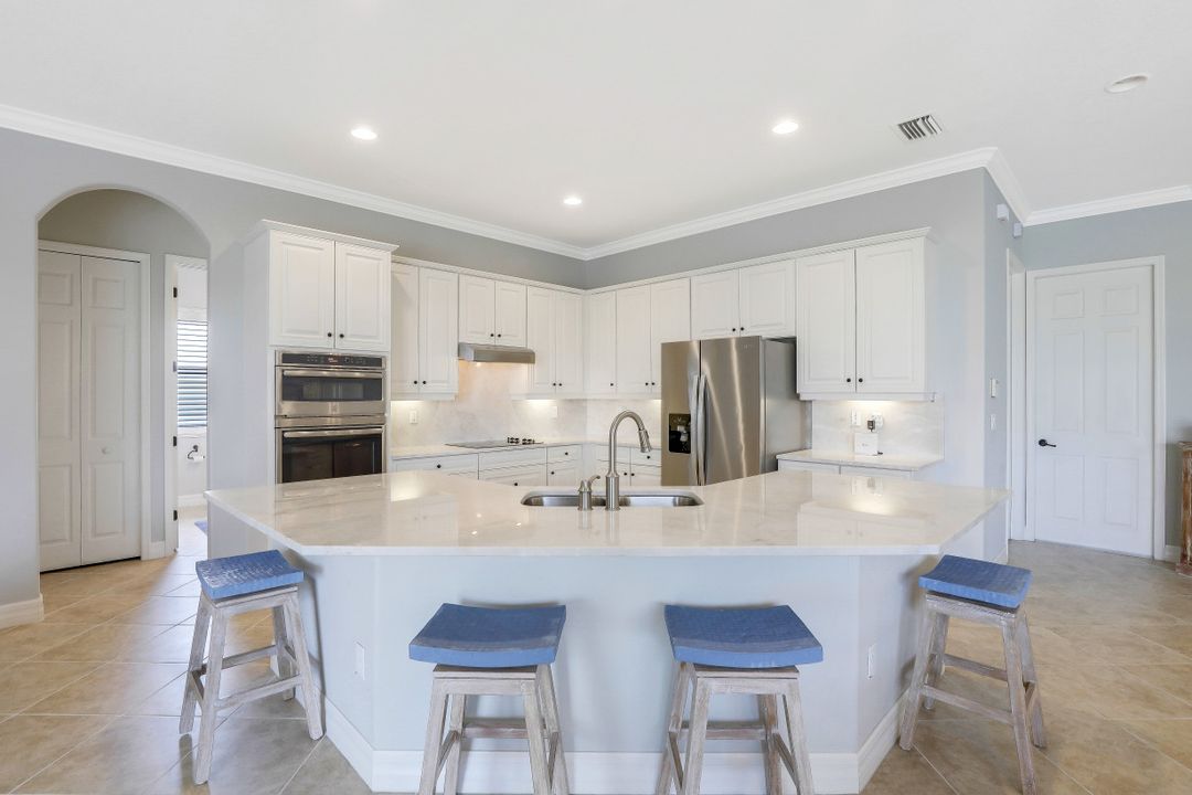 10153 Biscayne Bay Ln, Naples, FL 34120