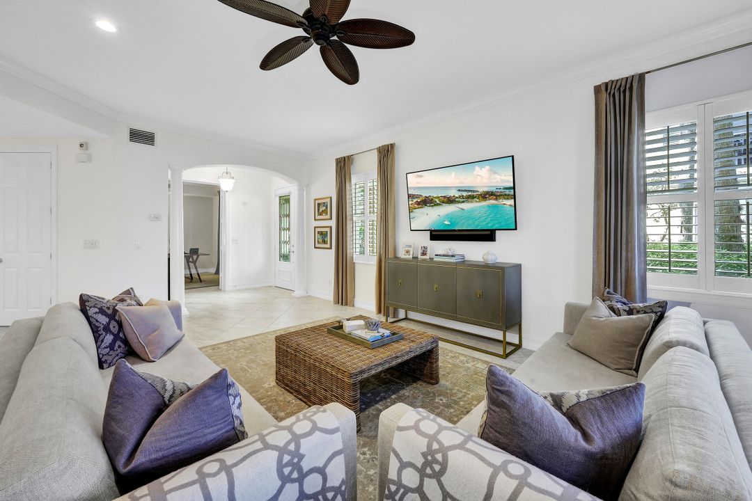 2850 Tiburon Blvd E #101, Naples, FL 34109